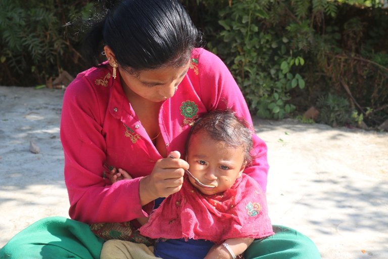 आमालाई कामको चटारो, बच्चा कुपोषित